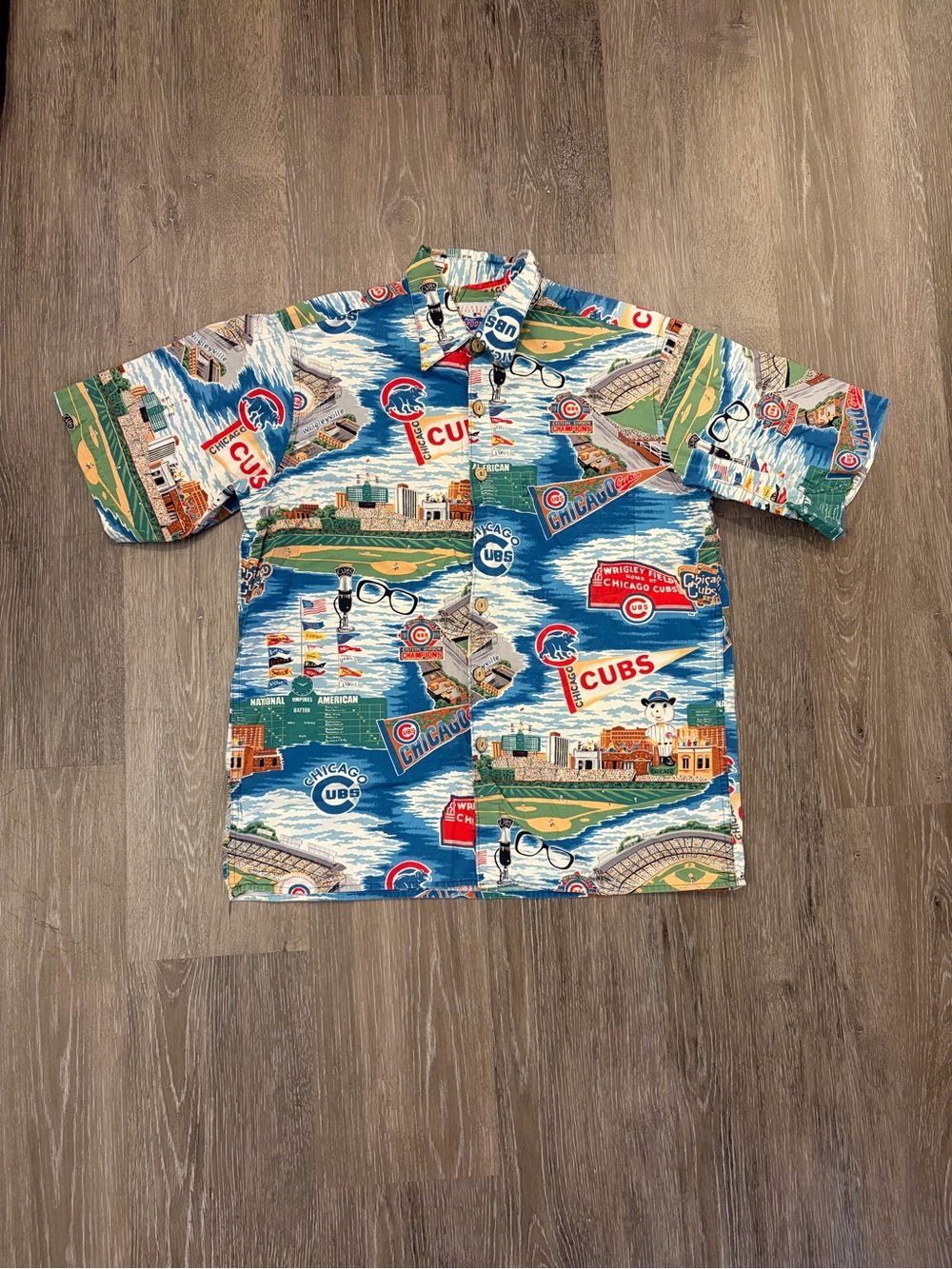 Vintage Chicago Cubs Men’s Short Sleeve Hawaiian Button-Up Shirt